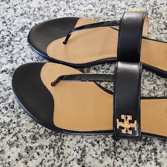 Tory Burch Kira Thong Sandal – Sleek Elegance Meets Summer Ease ☀️🖤 - Picture 6 of 10